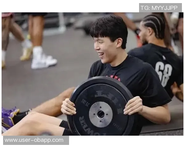 杨瀚森赛后与女友及团队聚餐洛杉矶韩料店共享夜宵时光